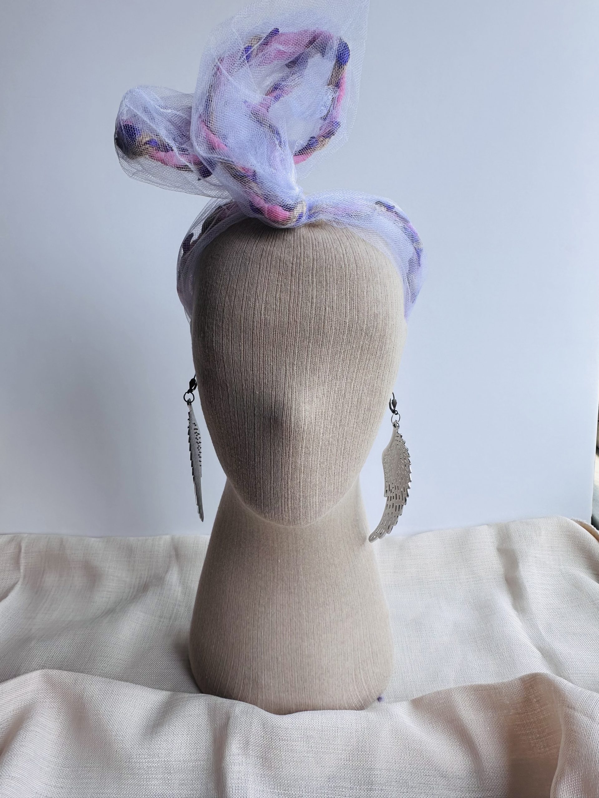 Tül ve Yaprak Detaylı Telli Saç Bandı