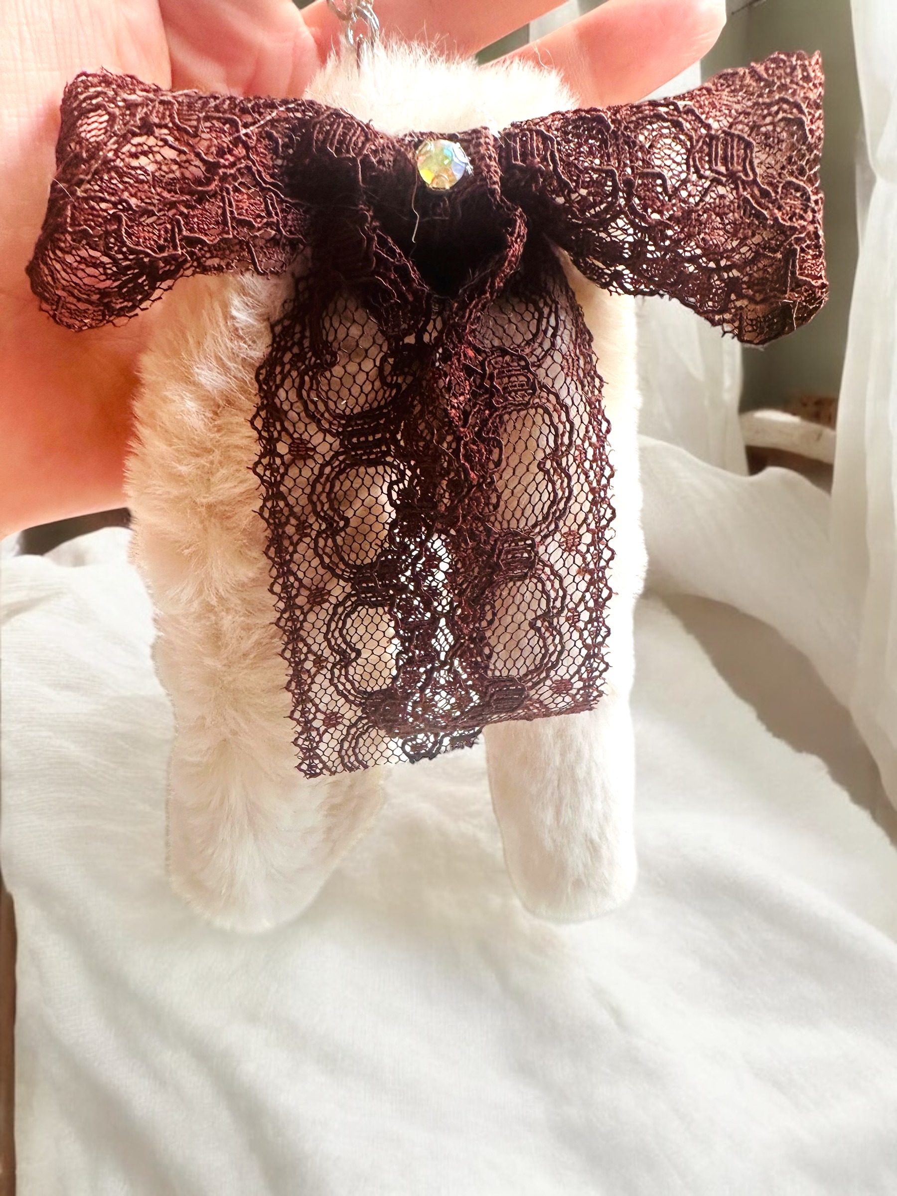 *Velvetis Tenebrae* Peluş Çanta Charm - Görsel 3