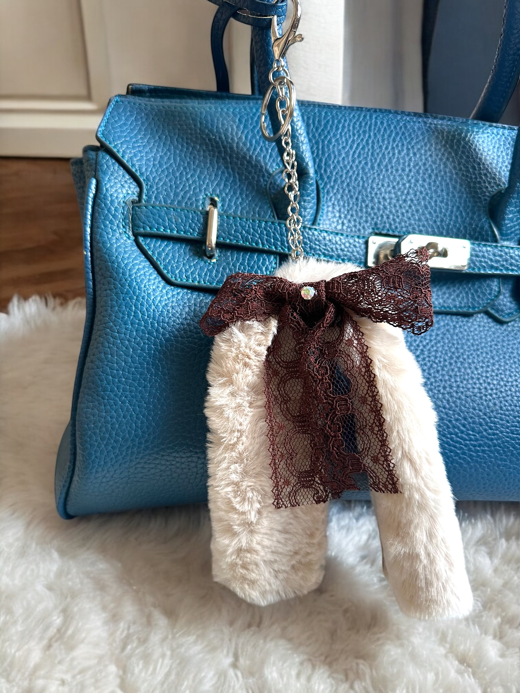 *Velvetis Tenebrae* Peluş Çanta Charm - Görsel 2