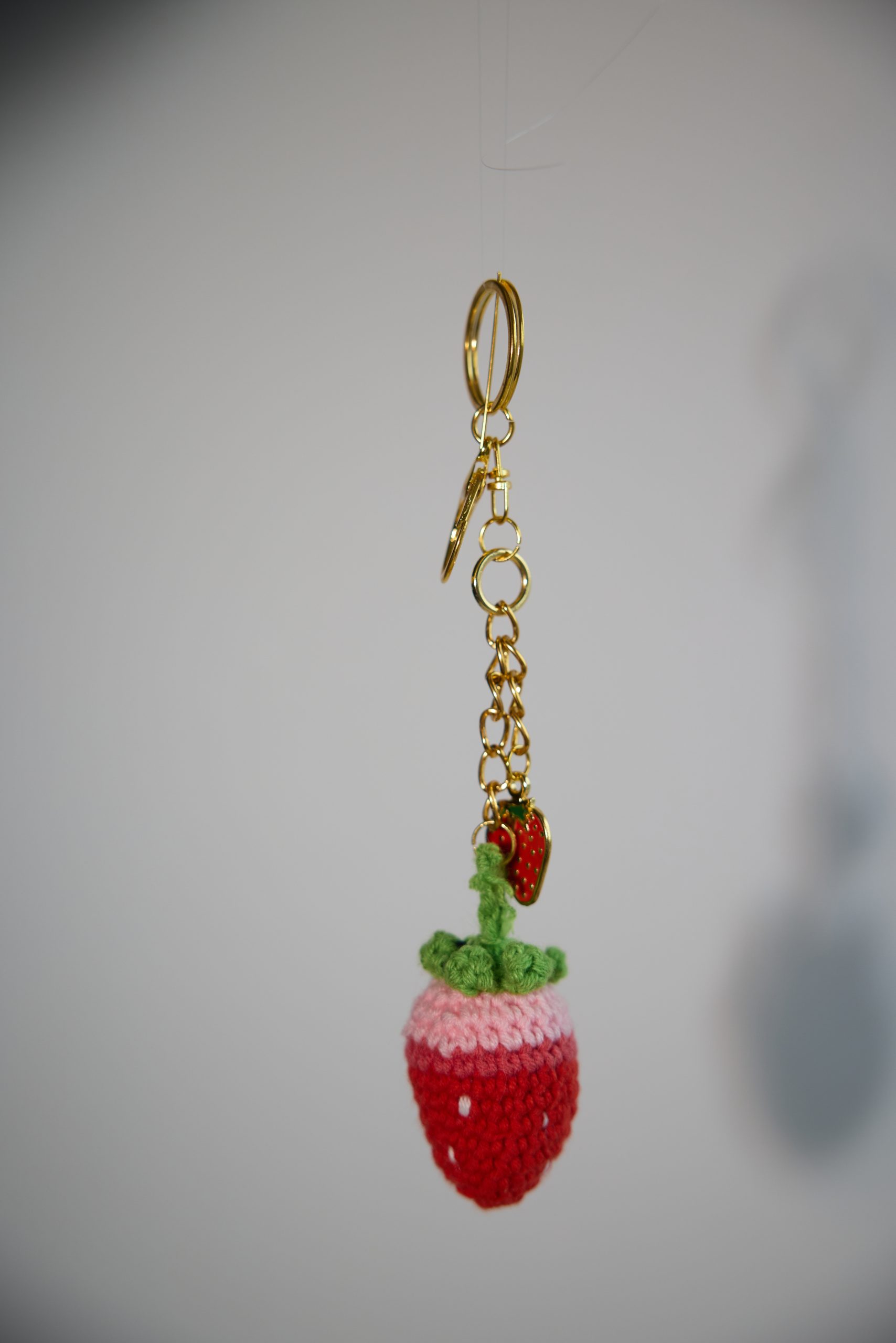 Çilekli Origami Orme Çanta Charm - Görsel 4