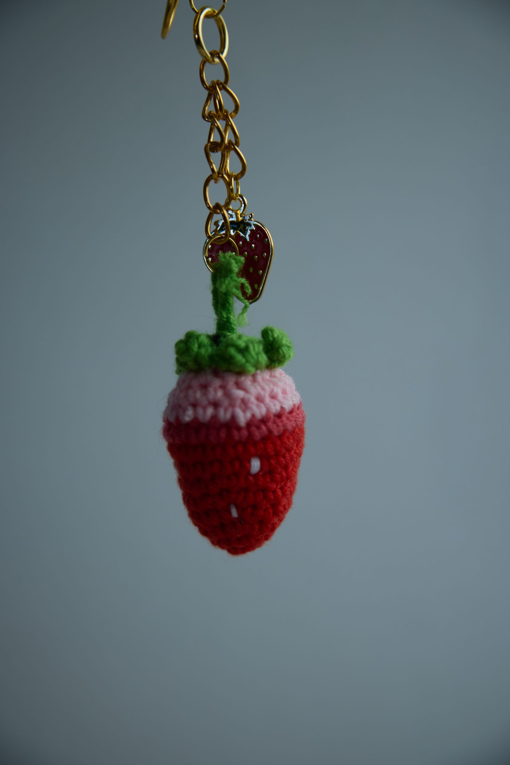 Çilekli Origami Orme Çanta Charm - Görsel 3