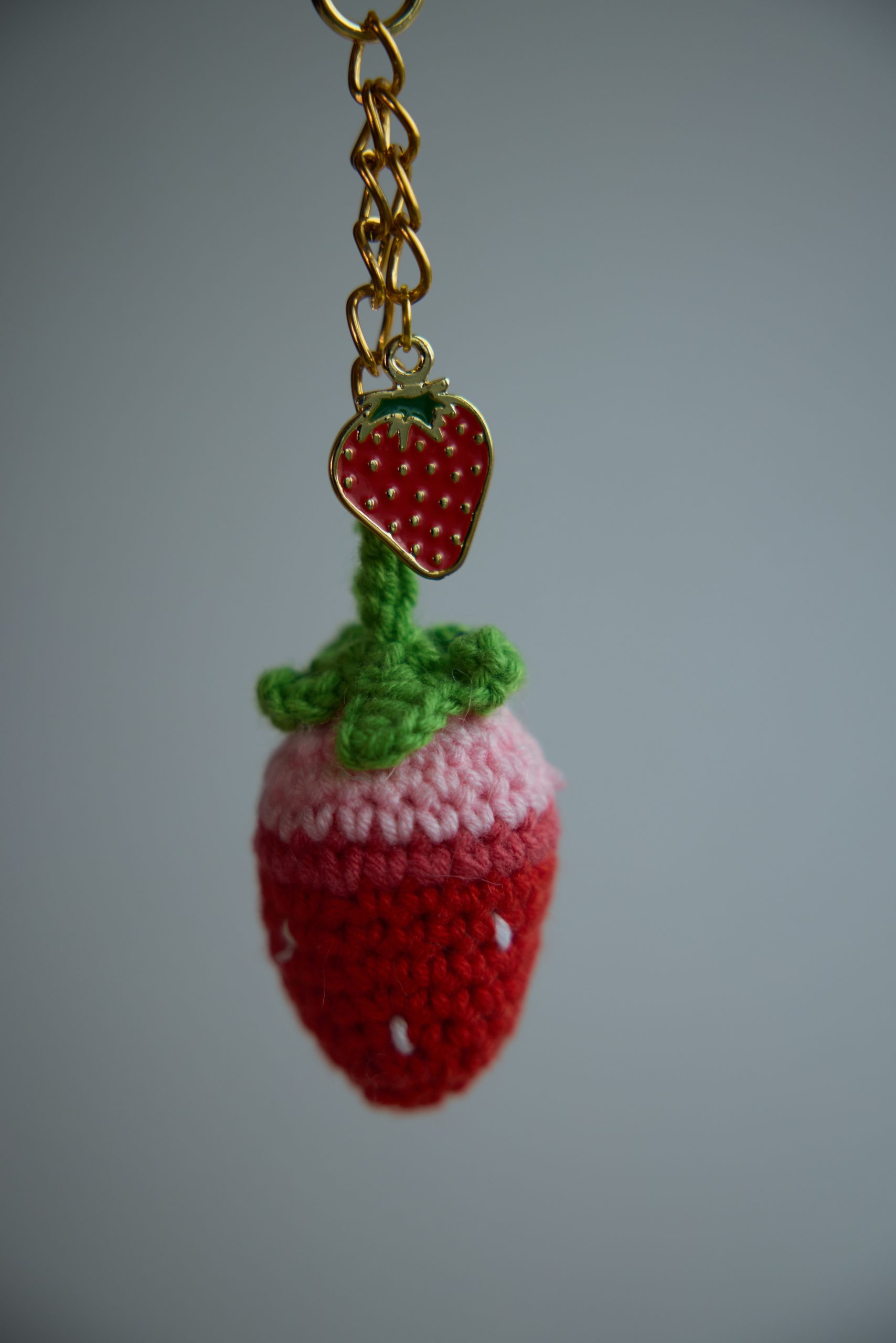 Çilekli Origami Orme Çanta Charm - Görsel 2