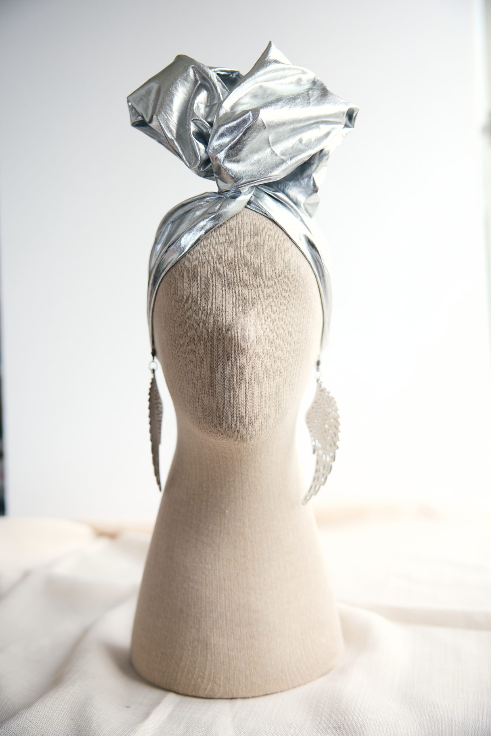 Parlak Gümüş Telli Saç Bandı