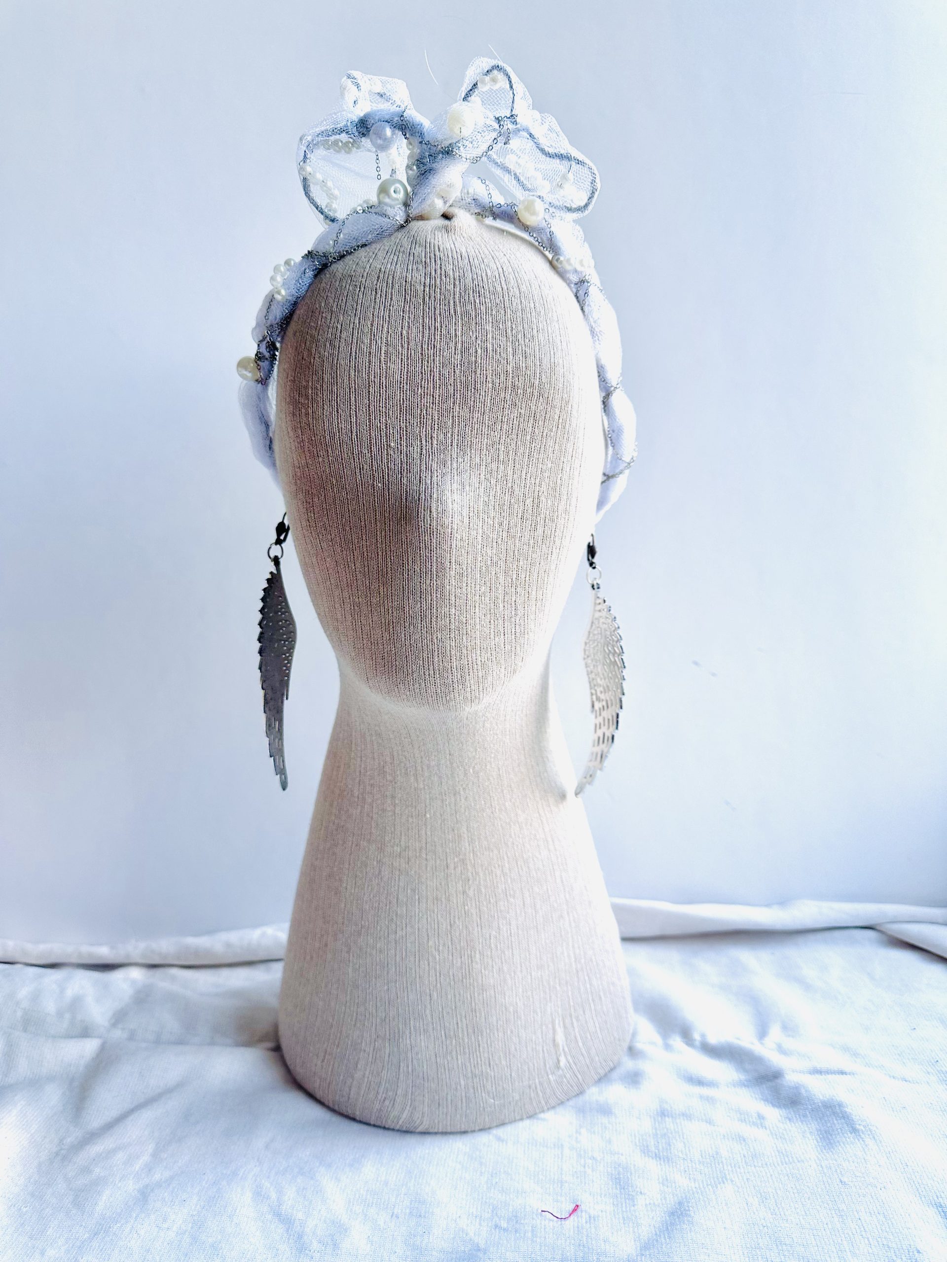 "Aetheria Tacı" İnci ve Tül Detaylı Telli Saç Bandı