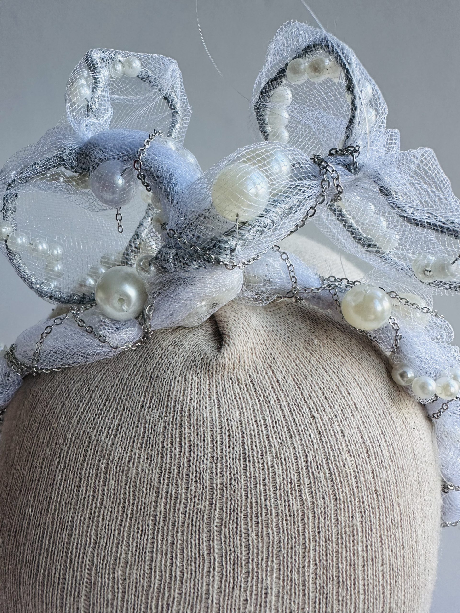 "Aetheria Tacı" İnci ve Tül Detaylı Telli Saç Bandı - Görsel 6