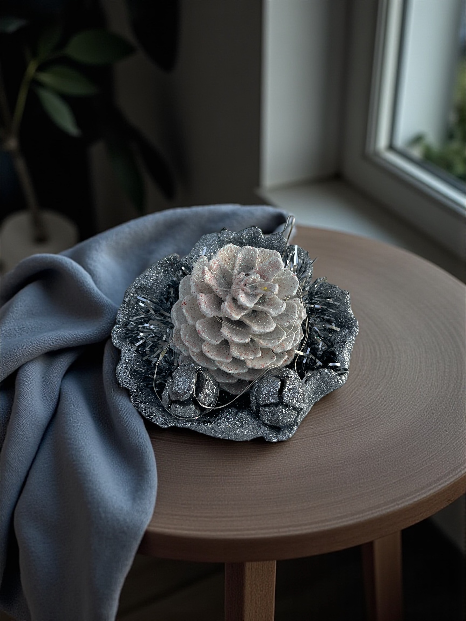 Aurea Nux Lumina gümüş Kozalak Işıklı 15x15x5 cm - Görsel 6