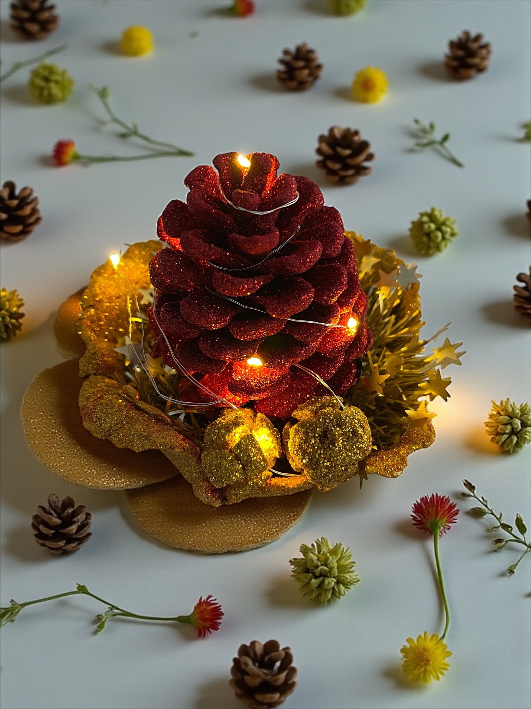 Aurea Nux Lumina Kırmızı Kozalak Işıklı 15x15x5 cm